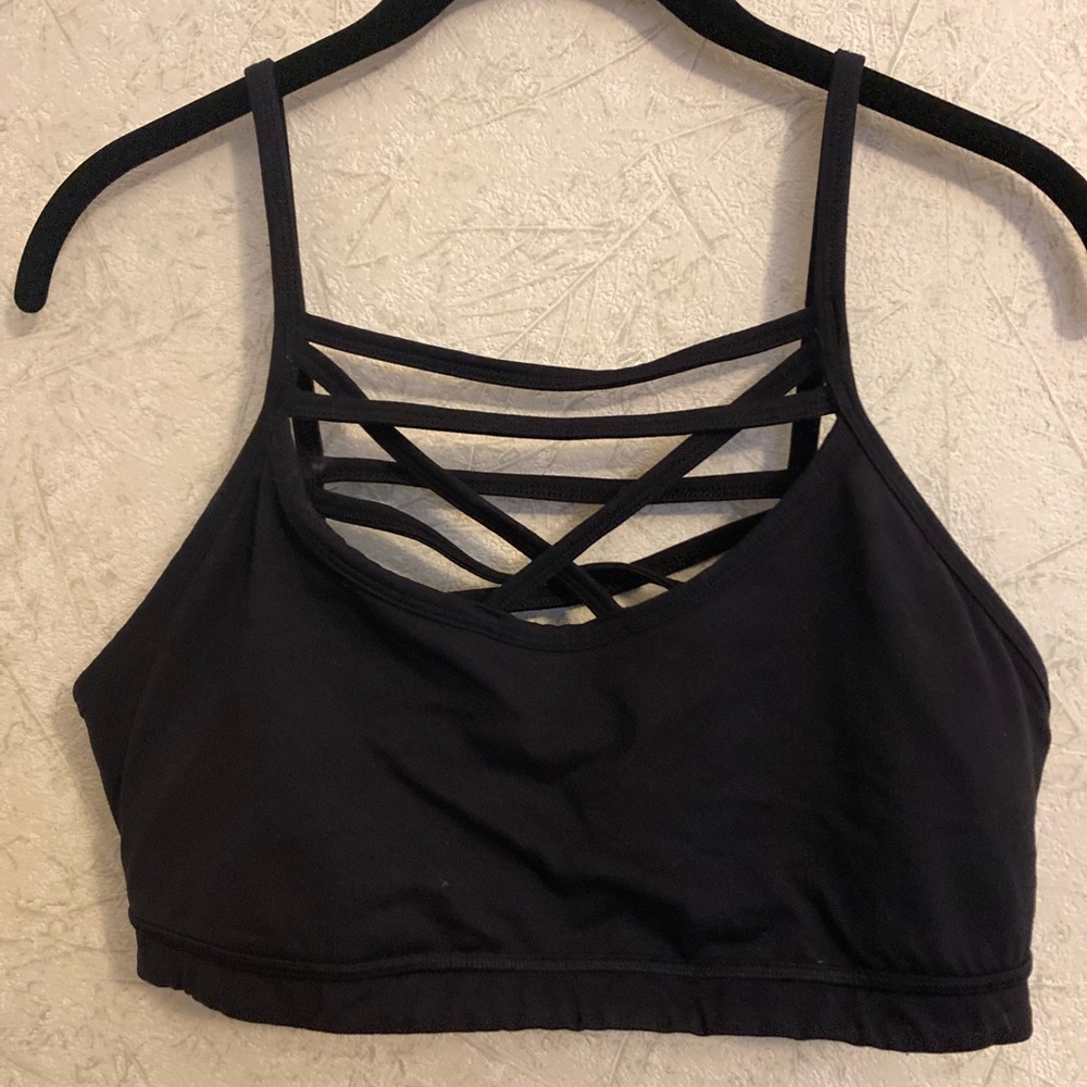 🆕 Gently loved EXPRESS performance core strappy sports bra